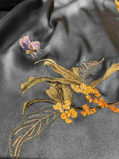 Foulards en soie brodés (4)